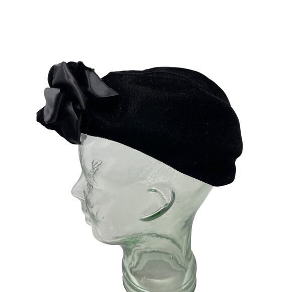 Velvet Satin Beret Exagerated Bow Front Hat Jeweled Detail Circa 40s 50s Vogue - Picture 6 of 7